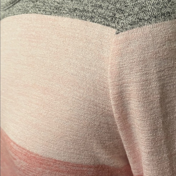 Banana Republic Luxespun Curved Hem T-shirt Gray & Pink Soft Lightweight Size S - Picture 5 of 10